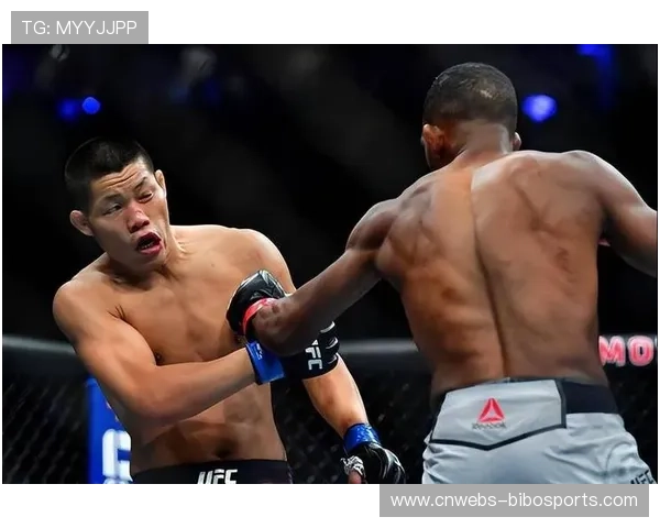 肖龙反思比赛表现,李景亮建议其放松心态追求出拳速度 肖龙反思比赛表现,李景亮建议其放松心态追求出拳速度