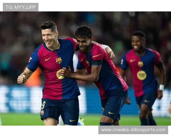 诺坎普球场灯光秀致敬莱万,波兰射手鼓掌回应球迷热情 诺坎普球场灯光秀致敬莱万,波兰射手鼓掌回应球迷热情