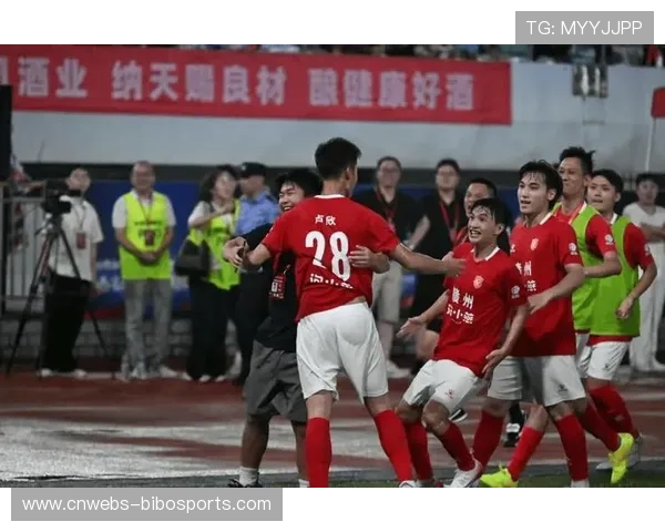 终场哨响，赣美装饰队员相拥庆祝6分钟20分逆转奇迹